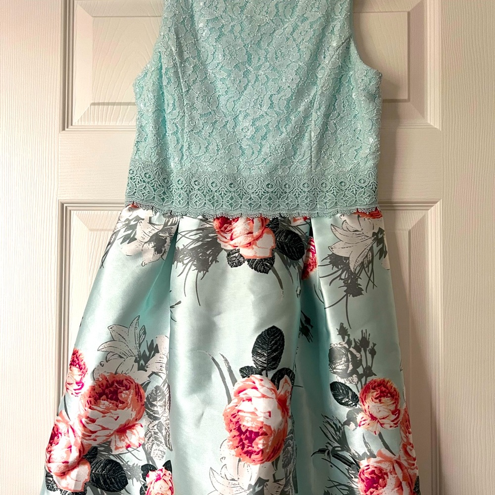 Beautiful Mint Floral and Lace Dress